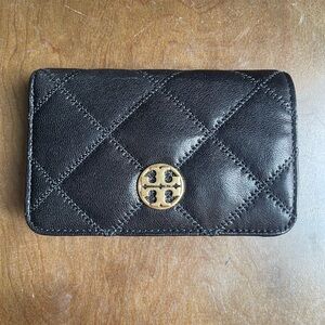 Tory Burch - Black quilted medium size wallet - EUC